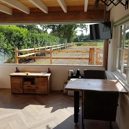 De Cromvoirtse 4*