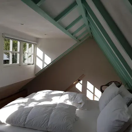 De Cromvoirtse Bed and breakfast 4*