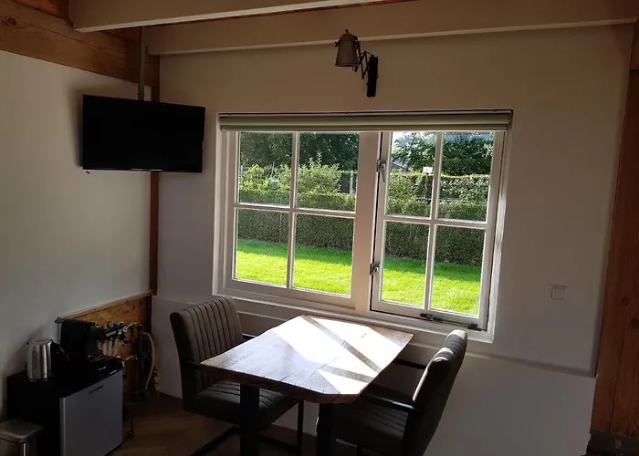 Bed & Breakfast De Cromvoirtse 4*